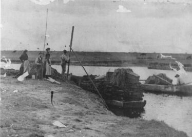 Bring the turf home in the c1930s, by the Clare river at Montiagh | Claregalway Parish History Pictorial (2002) CC-BY-NC-ND