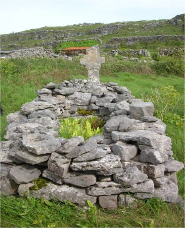 Burial with cross Inis Meain | Christy Cunniffe