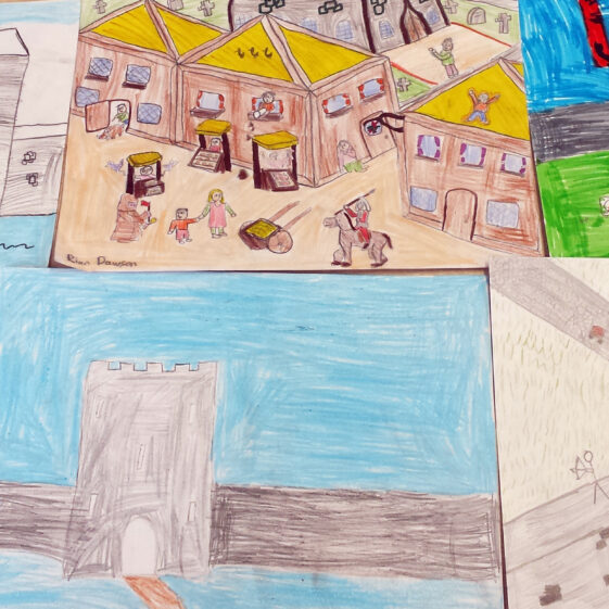 Seo chugat liosta na ndaltaí a ghlac páirt inár gcuid oibre bunaithe ar Bhaile Locha Riach sna meánaoiseanna.  - Students from Gaelscoil Riabhach who worked on the Medieval Loughrea project: