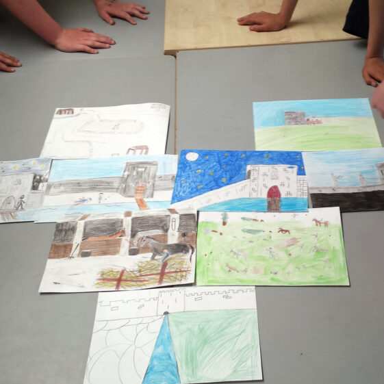 Seo chugat liosta na ndaltaí a ghlac páirt inár gcuid oibre bunaithe ar Bhaile Locha Riach sna meánaoiseanna.  - Students from Gaelscoil Riabhach who worked on the Medieval Loughrea project: