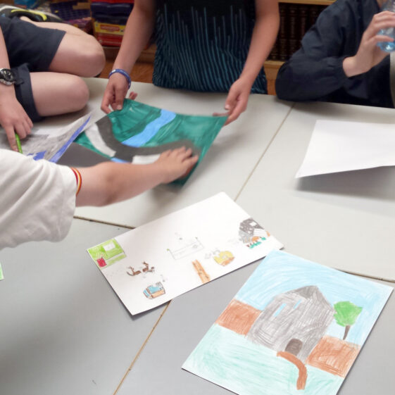 Seo chugat liosta na ndaltaí a ghlac páirt inár gcuid oibre bunaithe ar Bhaile Locha Riach sna meánaoiseanna.  - Students from Gaelscoil Riabhach who worked on the Medieval Loughrea project: