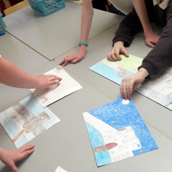 Seo chugat liosta na ndaltaí a ghlac páirt inár gcuid oibre bunaithe ar Bhaile Locha Riach sna meánaoiseanna.  - Students from Gaelscoil Riabhach who worked on the Medieval Loughrea project: