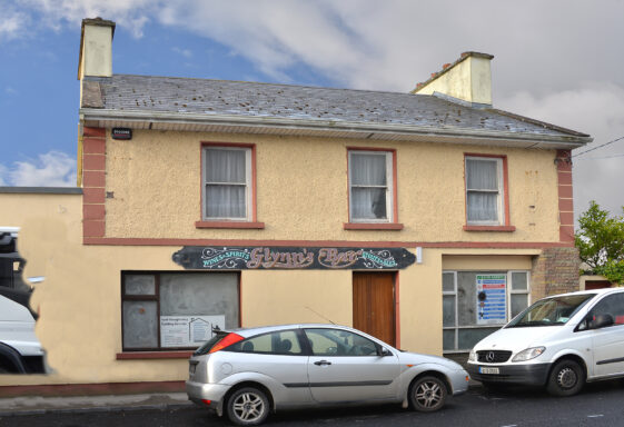 06. Glynn's Bar