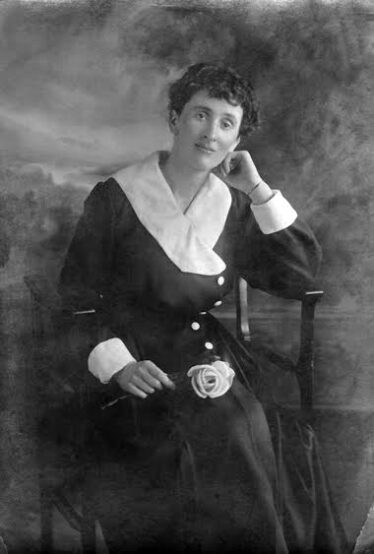 Generation 3 Aunt Lizzie | Image: Aunt Lizzie