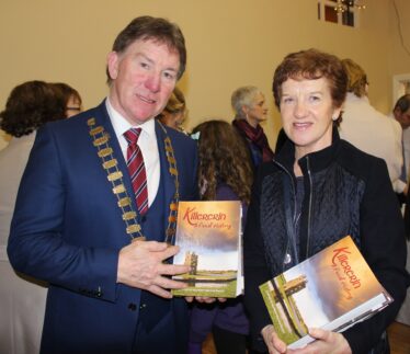 An Cathaoirleach Pete Roche with Sally Flynn, Principal of Cahergal NS | Image: Bernadette Connolly