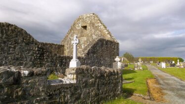 Ruins of Creevaghbawn Church and cemetery | Photo: Bernadette Connolly, Clogherboy, 2015