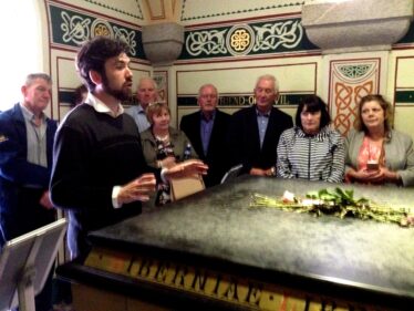 Our guide narrating the story of Daniel O'Connell in his tomb