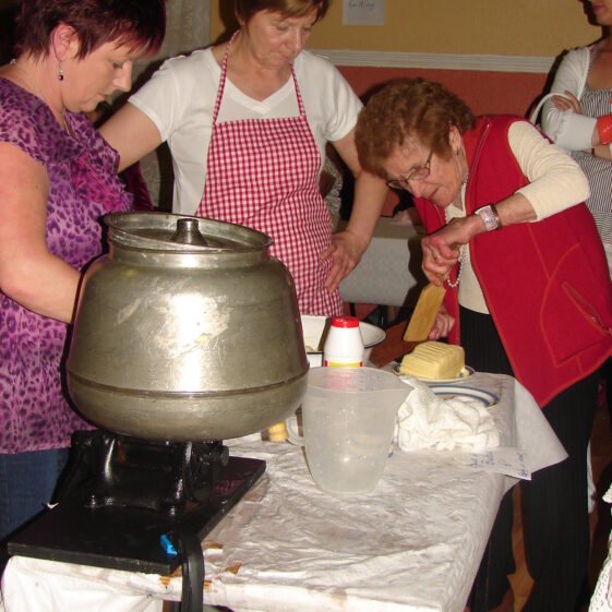 Mary Roche Feigh demonstrating butter-making in Barnaderg Community Centre, 2009 | Photo: Bernadette Forde