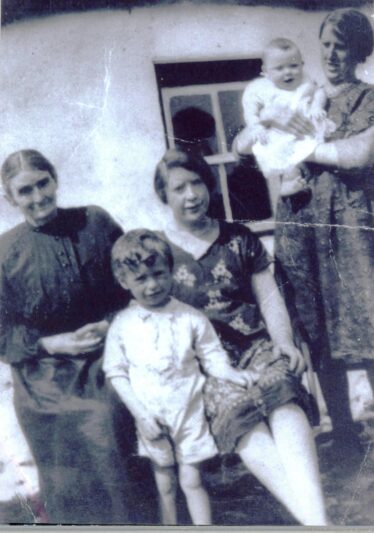 Mary Morrow, Lavally, standing her sister Maggie, her daughter Catherine and two grandchildren Michael O'Connor and Peggie O'Connor.  (c.1930) | Photo: courtesy of Geraldine O'Connor, Peak