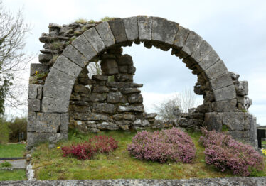 Ornamental arch at Killoscobe Graveyard | © Gerry Costello Photography