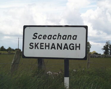 Contact us / Déan teagmháil linn