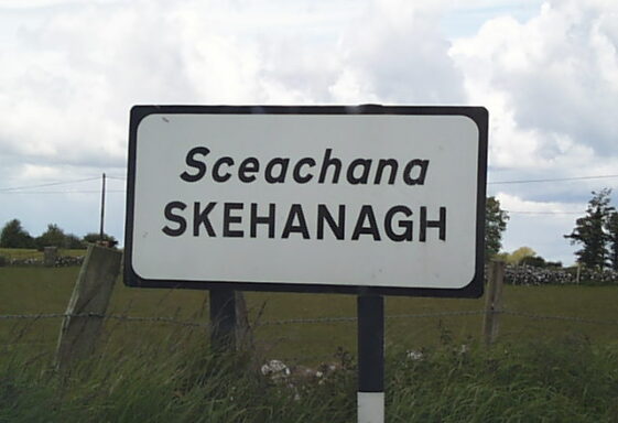 Contact us / Déan teagmháil linn