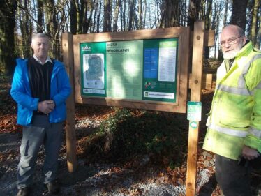 Martin Ruane, Coillte & Alf Seale, WHG erecting a new sign at Woodlawn Woods 2016