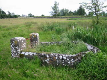 Toberdoney Holy Well, U shaped surround