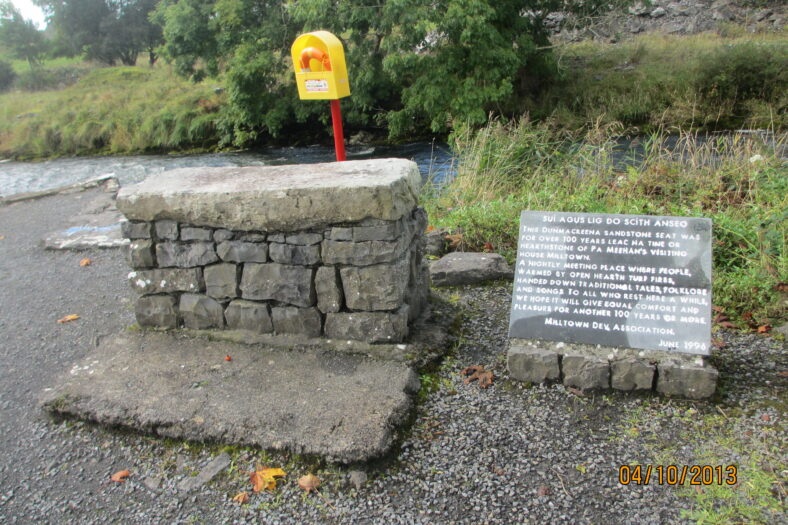 Sandstone seat | Photo: Frank Glynn