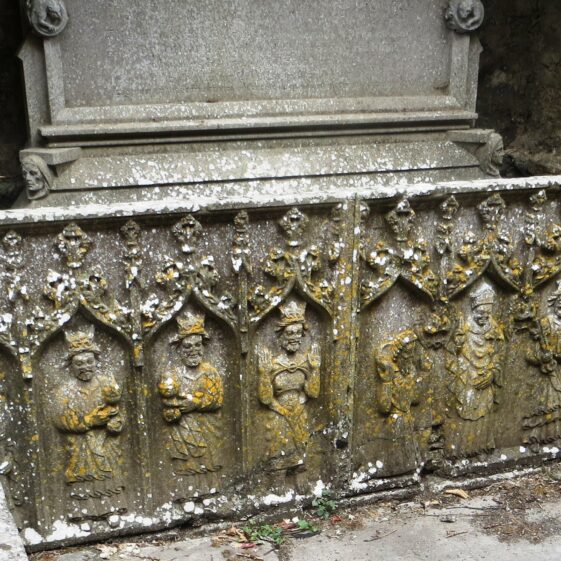Sculpture-of-7-statues-including-Magi Sculpture on tomb of 7 statues including the three Magi | Photo: B. Forde