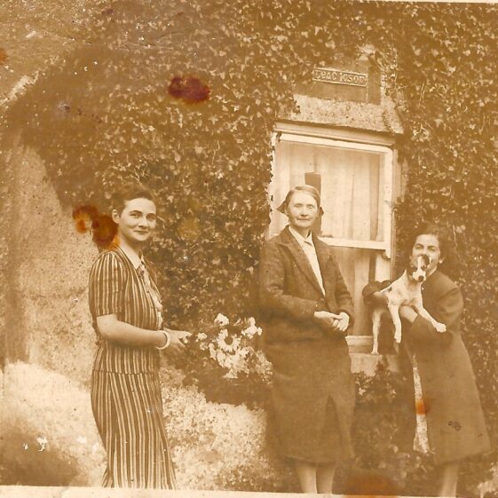 Lou-Hanrahan-Julia-Hanrahan-Mrs-Conroy-Garra Lou Hanrahan, Julia Hanrahan and Mrs. Conroy, Garra | Killererin Heritage Society