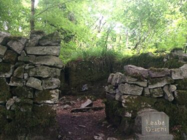 Knockma - entrance to carn | Photo:https://www.bing.com/images/search?