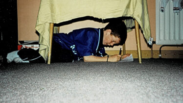 Dermot Forde concentrating under the table | Photo: Bernadette Forde