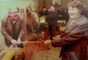 Mick Flaherty Castleview with Nora Williams, Clogherboy making a hay rope | Photo: Bernadette Forde