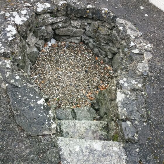 St.-Brigids-Well.-Lrea-3 key hole shaped stone well | B. Doherty 2020