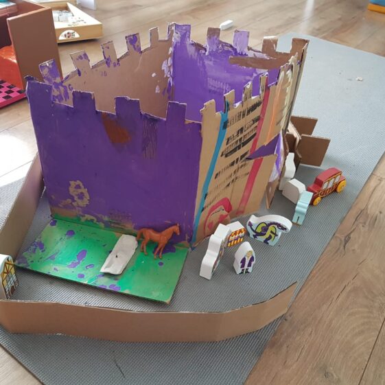 IMG-20200821-WA0003 Cardboard castle, painted purple | Sé, Age 4