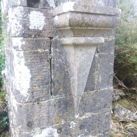 Deatail of corbelling at Ballinakill medieval arched doorway. Note sparrow-pecking detail of dressed stone | B. Doherty 2020