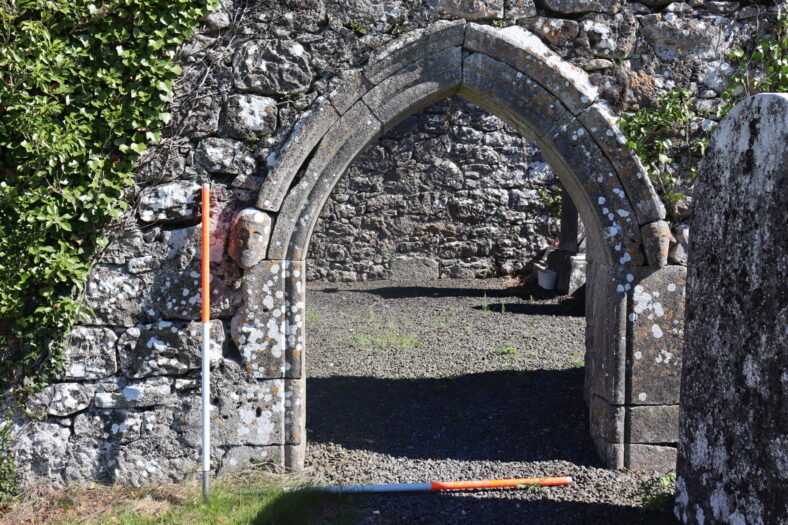 Pointed arch doorway with carved head features | B. Doherty 2023