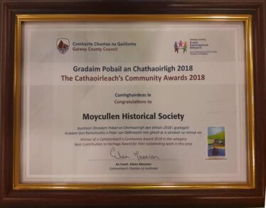 Moycullen Historical Society pick up the award for "Best Contribution to Heritage" at Cathaoirleach's Community Awards 2018