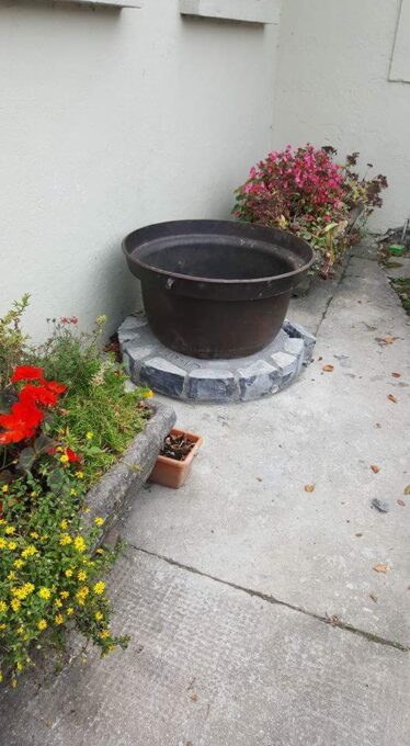 This famine pot was kindly given to the parish of Moycullen by John Cunningham, Kylebroughlan, and is now situate at Aras Uilinn.