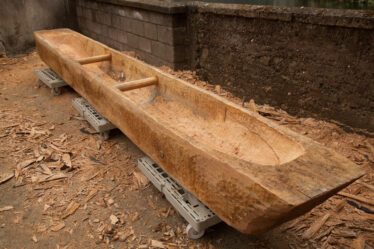 The finished replica Lee's Island Log boat