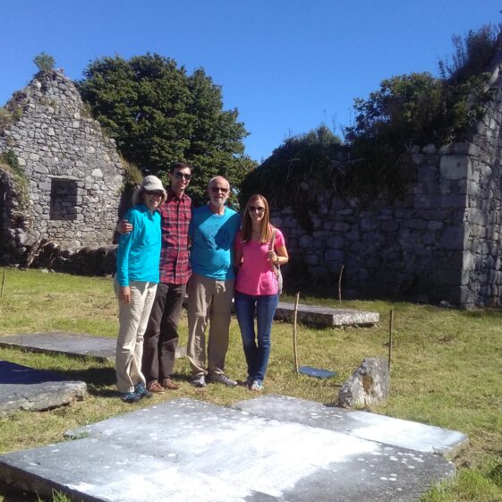Descendants of Hinde Family Allen's Park visit from Tennessee to visit Grave of their Ancestors at tSean Reilig Moycullen Descendants of Hinde Family Allen's Park visit from Tennessee to visit Grave of their Ancestors at tSean Reilig Moycullen | Moycullen Heritage