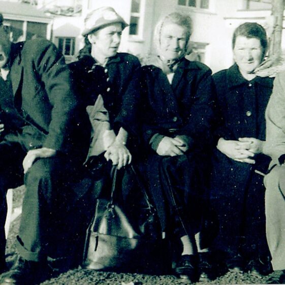 Knockerasser photos - (May 2019) (13) Johnny McDonagh with his sisters Maggie Patton Chicago, Julia Conneely, Mary Flaherty and Danny Geraghty
| Photo courtesy John Conneely