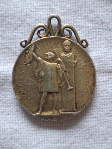 1912 Olympic Silver Medal Matt Hynes. Reverse, a herald proclaiming the opening of the games with, on the left, the statue of Ling the founder of the institute | Photo Courtesy Hynes Family