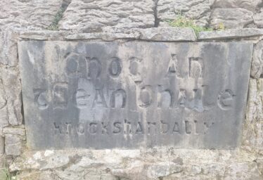 Cnoc an tSeanbhaile/Knockshanbally