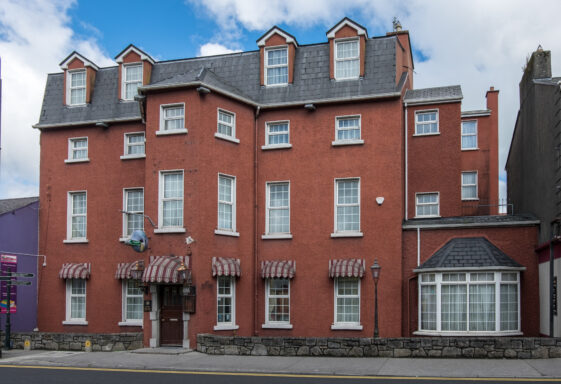 07. RAILWAY HOTEL