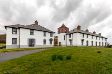 Rinvlye Coast Guard Station | Rogr Harrison / Forum Connemara
