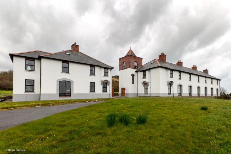Rinvlye Coast Guard Station | Rogr Harrison / Forum Connemara