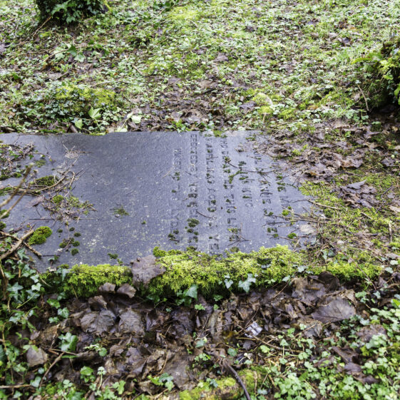 SMCC-12B Grave 12 - Lyden | Roger Harrison