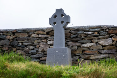 King of Inishbofin Memorial - Lat/Long: 53° 36.8070N, 10° 12.8190W - What3Words: ///digger.airbag.fooled | Roger Harrison