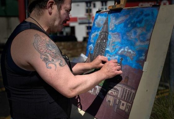 Artist Damien Manning painting