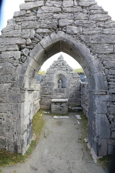 Teampall Caomhán Inis Oírr | Paddy Crowe