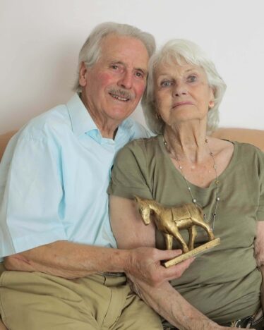 Harry & Eileen McFadden with the Golden Pony Award | Photo: Gerry Costello